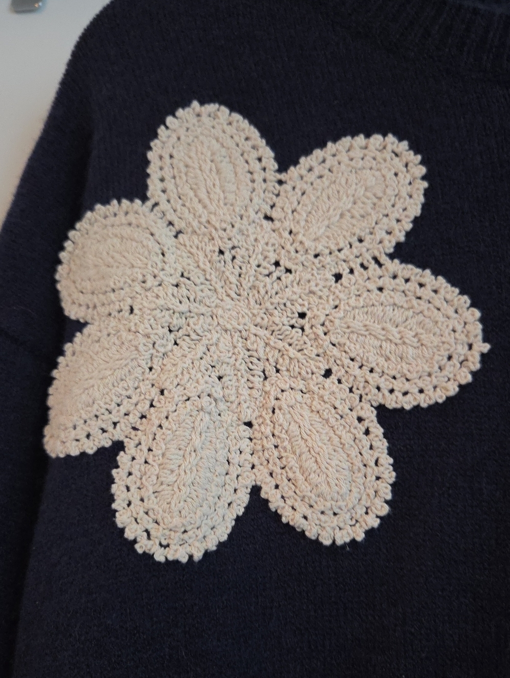 NWOT ADORA NAVY BLUE SWEATER Cream Embroidered Appliques Large - Picture 4 of 8